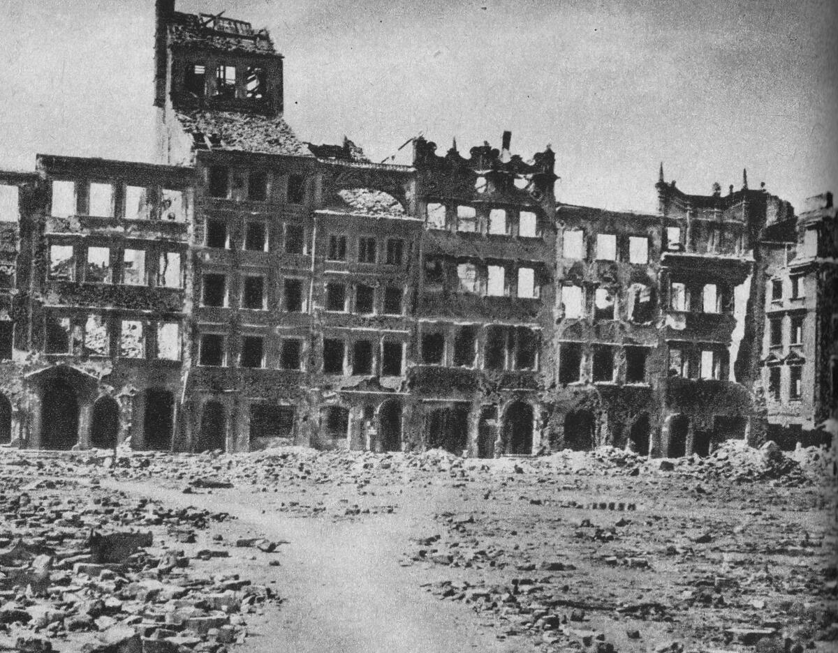 Dekert's side of Warsaw's Old Town Market Square reduced to rubble, 1945.